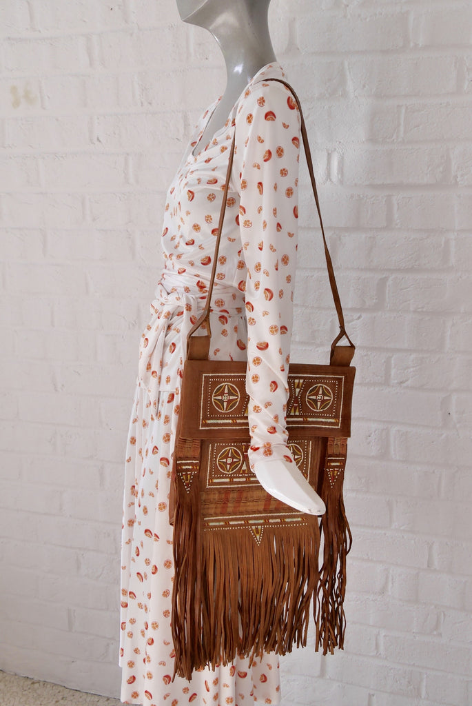 Vintage 70s moroccan fringed shoulder bag with fringes. Bohemian style.