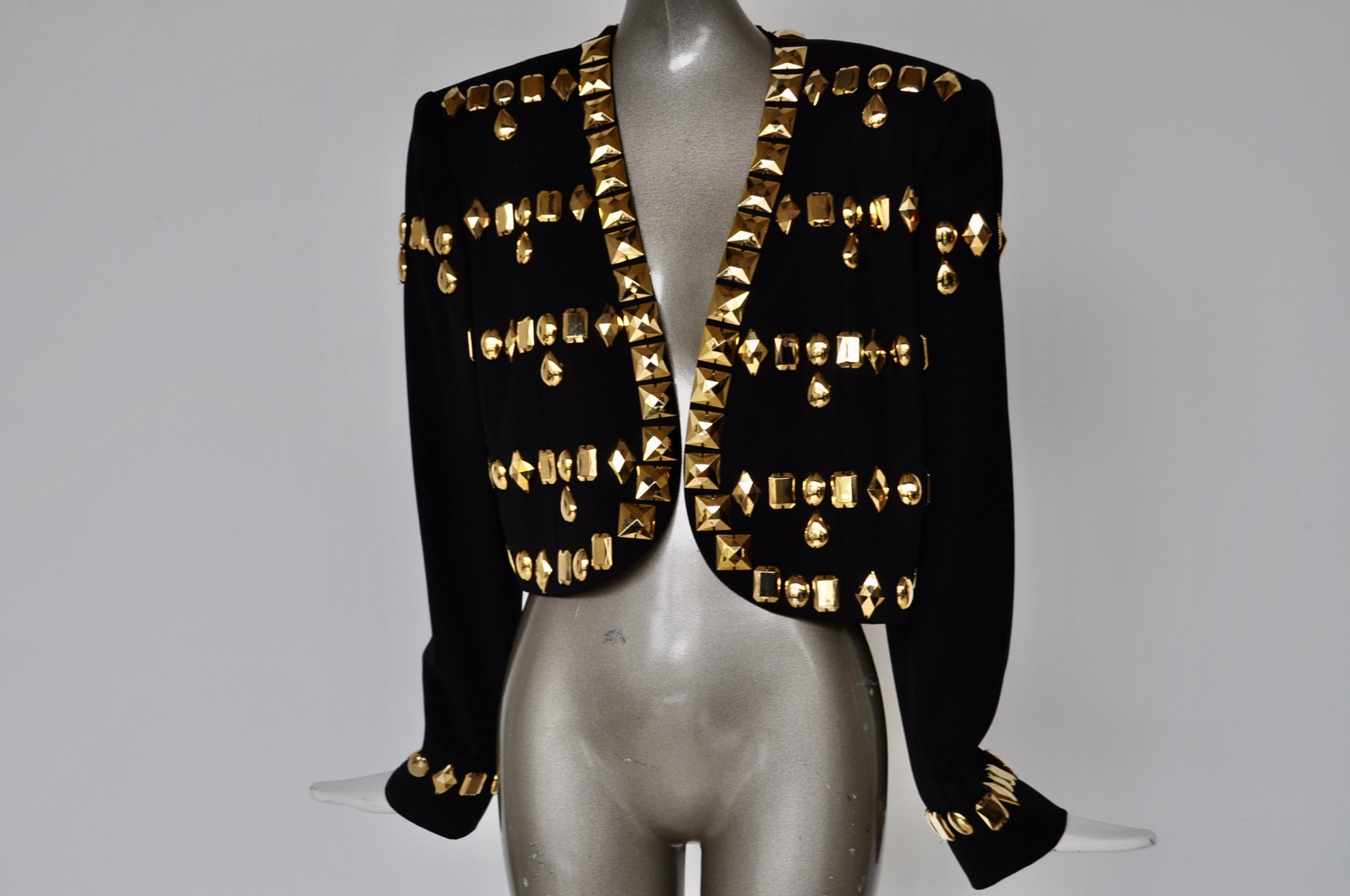 SALE ★ ESCADA ★ ラムレザー ボレロ風 ジャケット 80s fabulous Escada bolero with gold attachments – Vintage